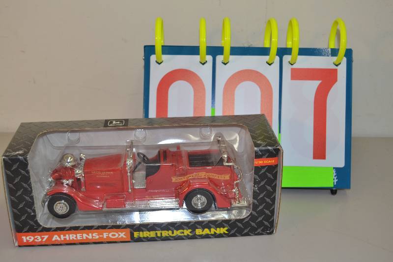 lot 7 image: Die Cast Model Truck