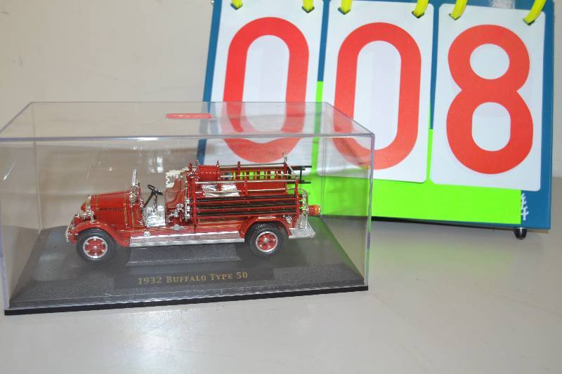 lot 8 image: Model Fire Truck