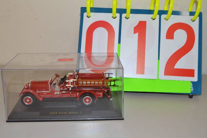 lot 12 image: Model Fire Truck