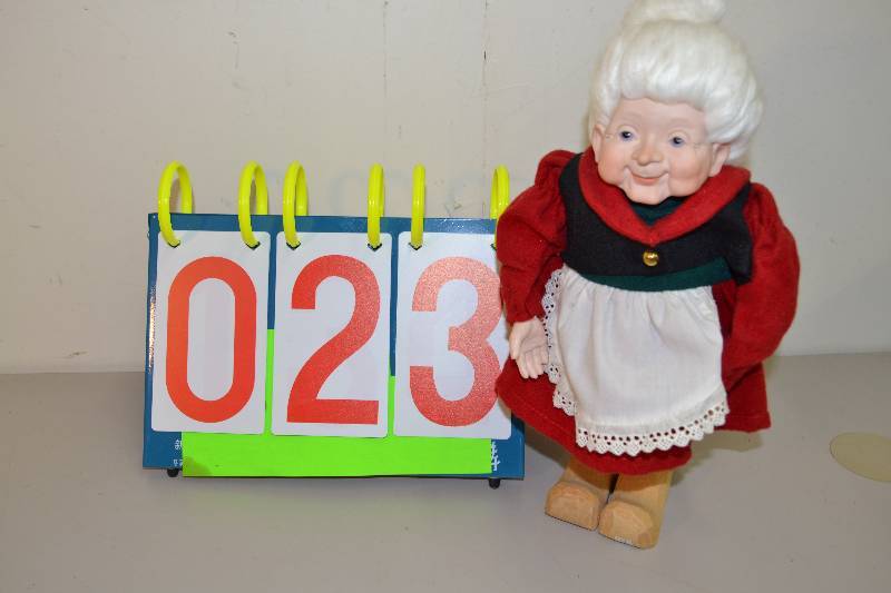 lot 23 image: Dept. 56 Mistleberry Elf