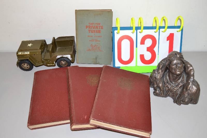 lot 31 image: Misc items