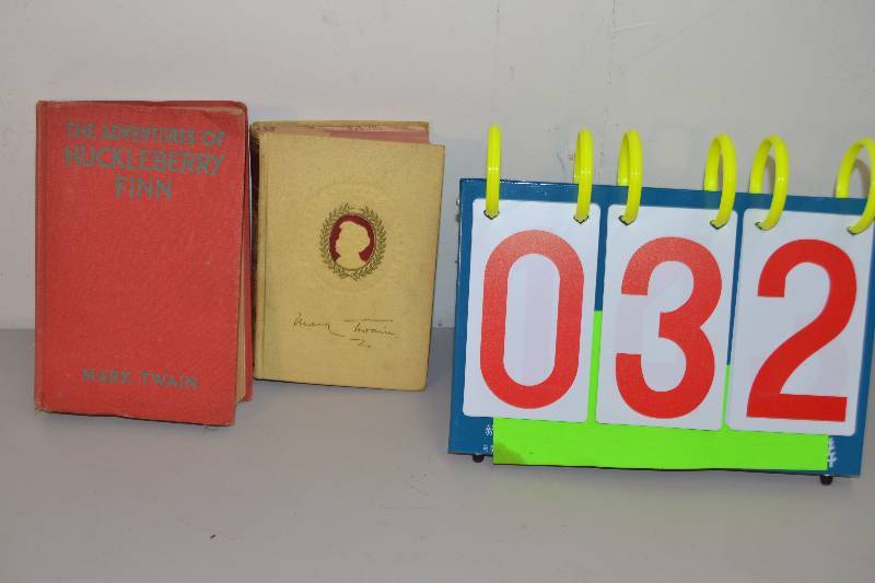 lot 32 image: Vintage Mark Twain Books
