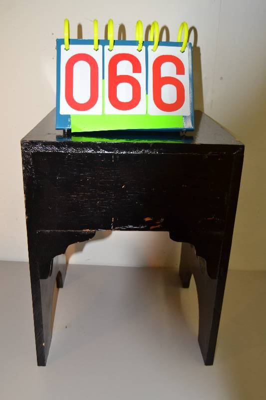 lot 66 image: Small Table