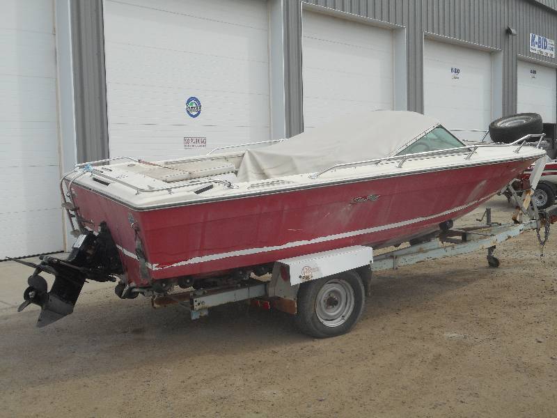 lot 1 image: 1974 Sea Ray SRV-190 Cruiser Boat With Single Axle Trailer