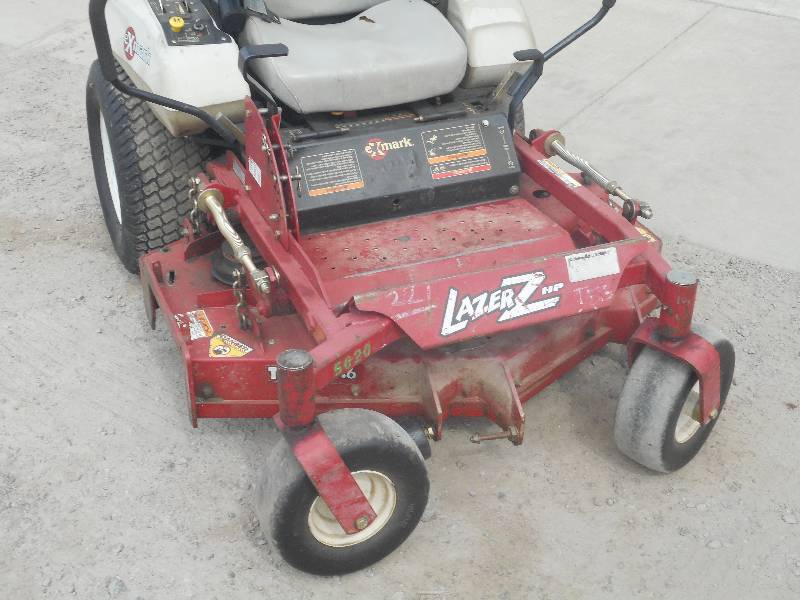 lot 3 image: Exmark Lazer-Z HP Commercial Zero-T...
