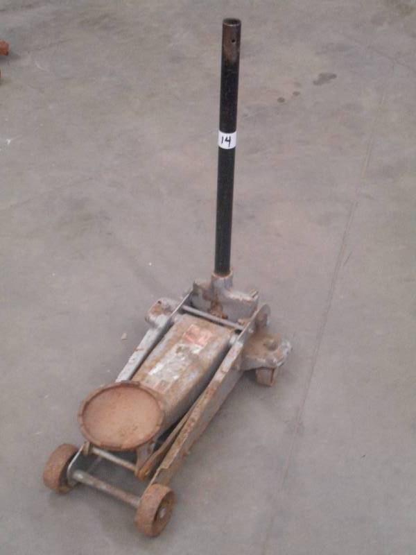 lot 14 image: ProLift 2.25-Ton Floor Jack ...
