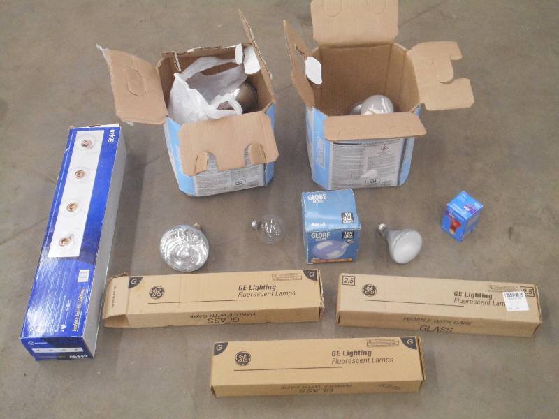 lot 35 image: Lot Of 4-Bulb Vanity Light, (2) Bo...