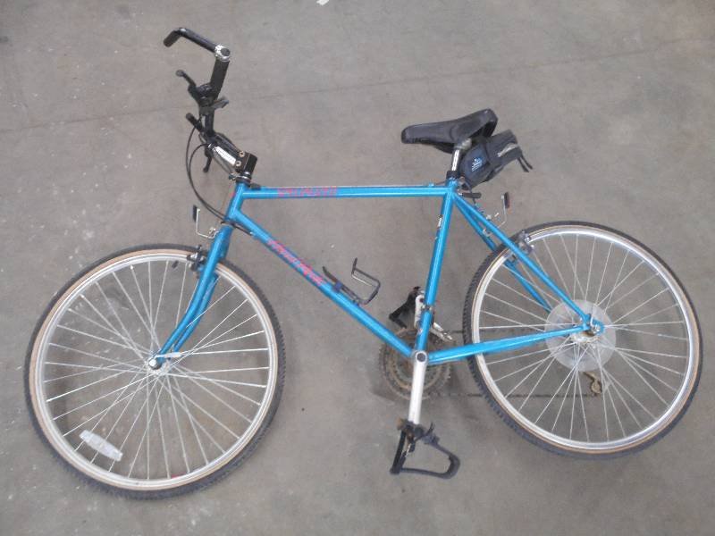 lot 47 image: Specialized Hard Rock Bicycle ...