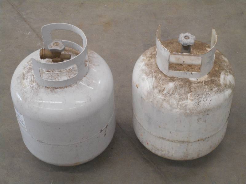 lot 52 image: (2) 20# LP Tanks ...