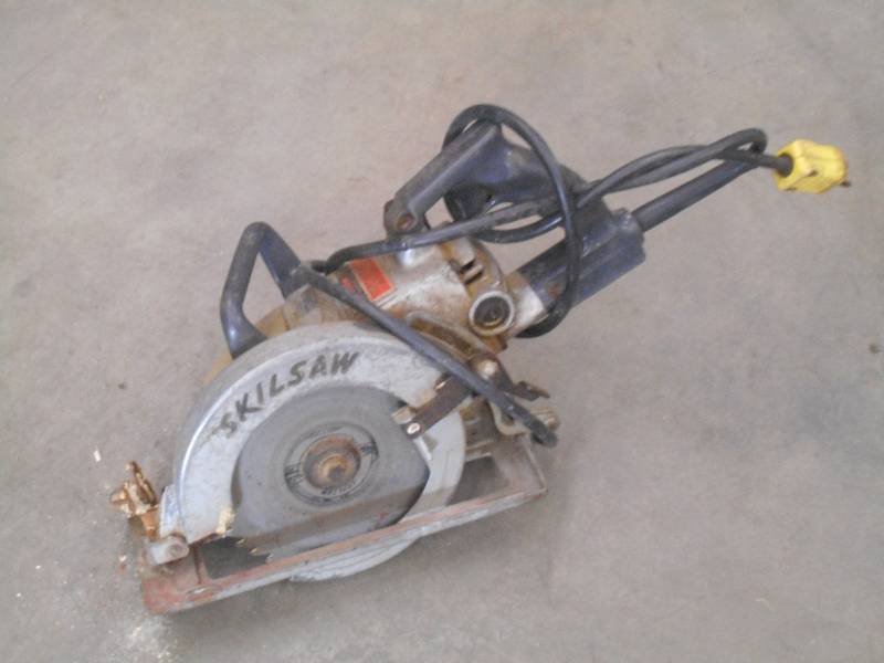 lot 60 image: Skilsaw Worm Dive Circular Saw ...