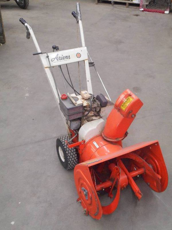 lot 71 image: Areins 24 5HP Snowblower With Elec...