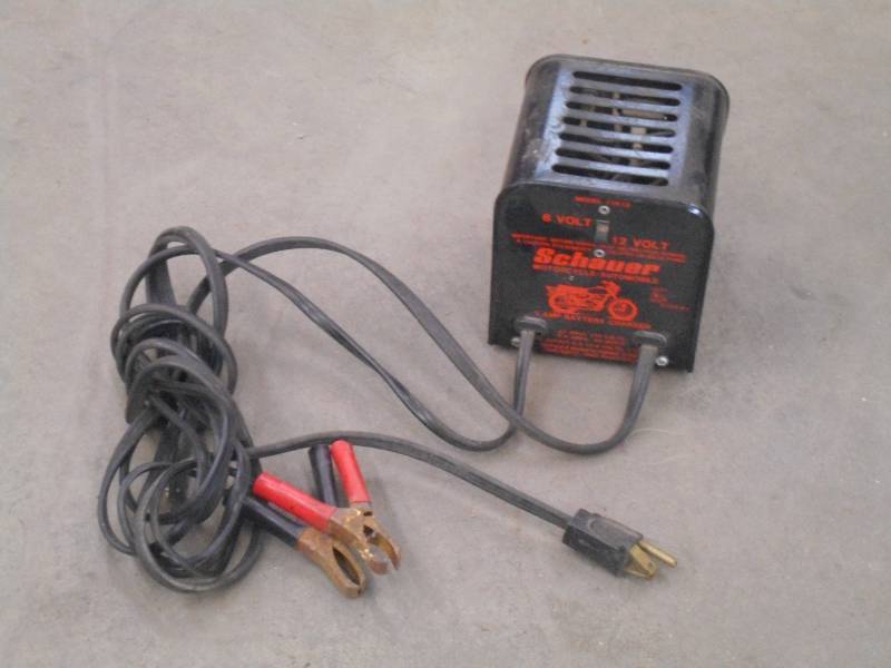 lot 84 image: Schumacher 612Volt 1-Amp Charger ...