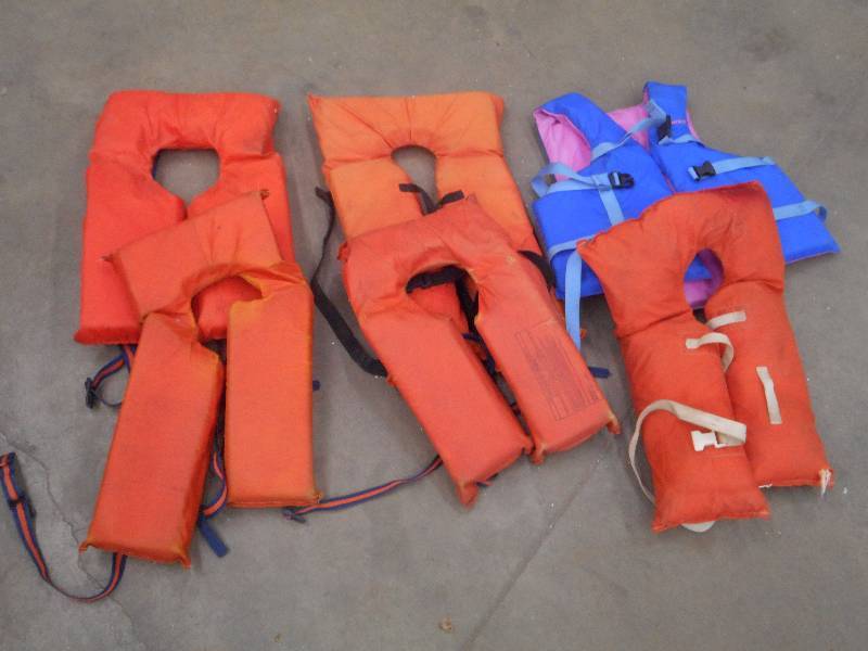 lot 85 image: Lot Of (6) Life Vests ...