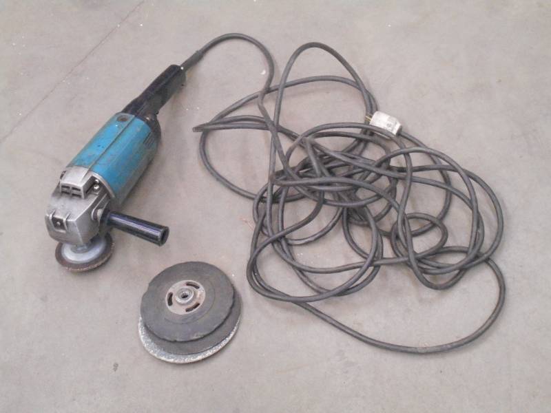 lot 88 image: Makita 7 Grinder With Lengthy Cord...