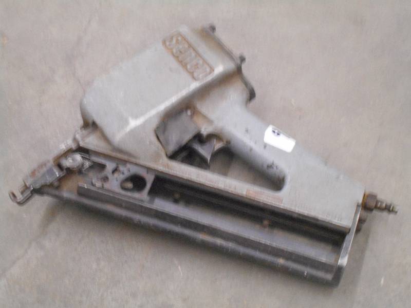 lot 95 image: Senco Pneumatic Finish Nailer ...