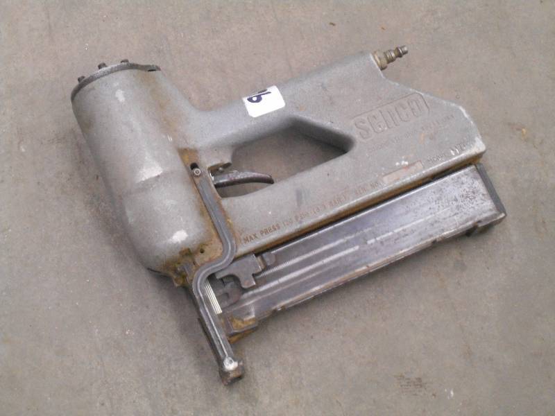 lot 96 image: Senco Pneumatic Narrow Crown Staple...