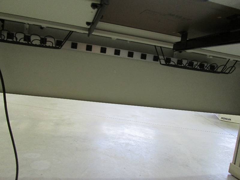 lot 232 image: Work Bench - Sturdy