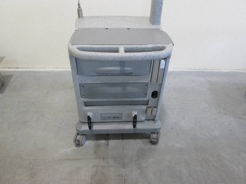 lot 235 image: Heavy duty rolling cart and caddy