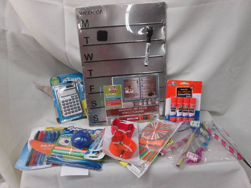 lot 3 image: Mixed lot Magnetic weekly planner,...