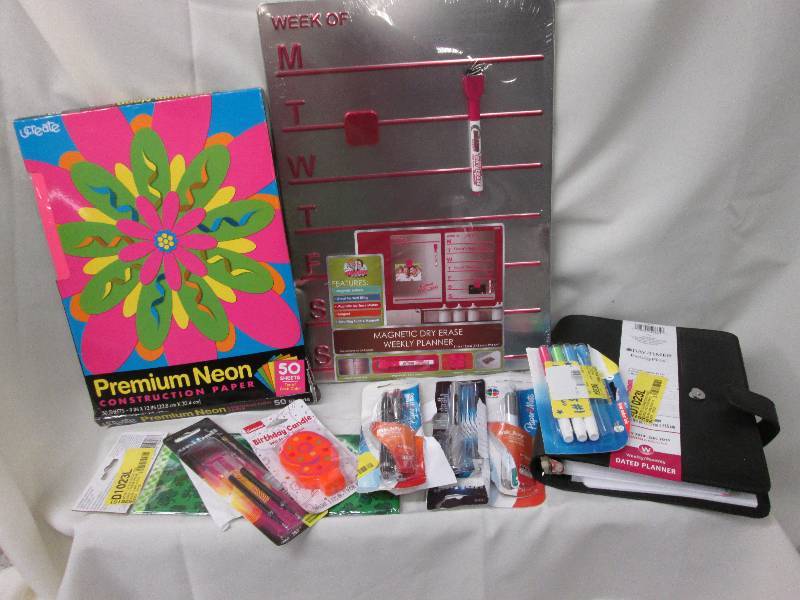 lot 4 image: Mixed lot Magnetic weekly planner,...