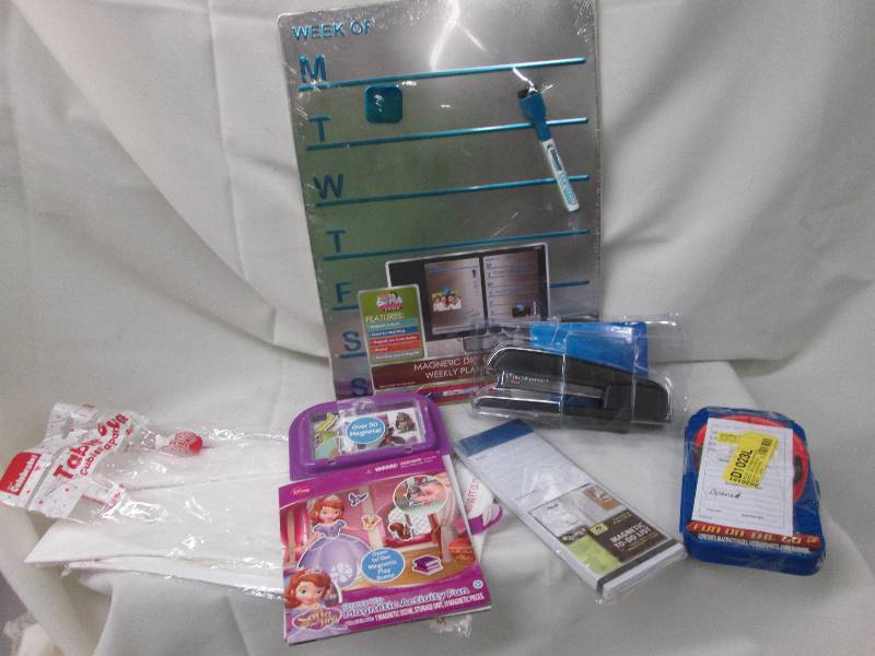 lot 5 image: Mixed lot Magnetic weekly planner,...