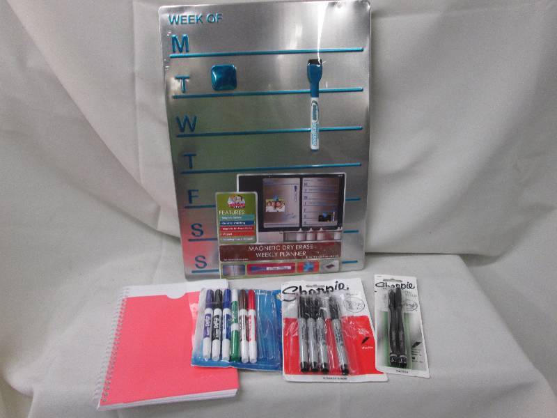 lot 6 image: Mixed lot Magnetic weekly planner,...