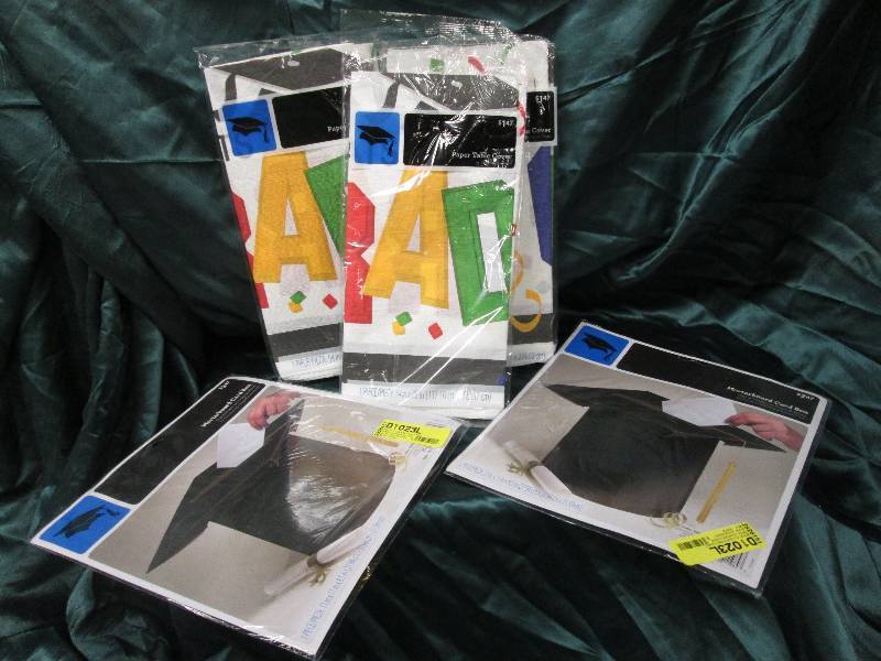 lot 14 image: Lot of 5 Graduation paper table clo...