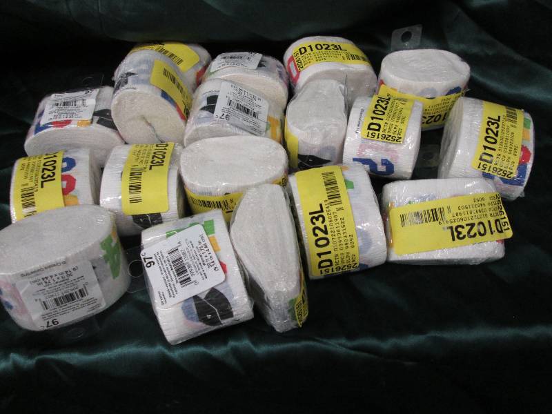 lot 25 image: Lot of 18 Class of 2014 streamers( ...