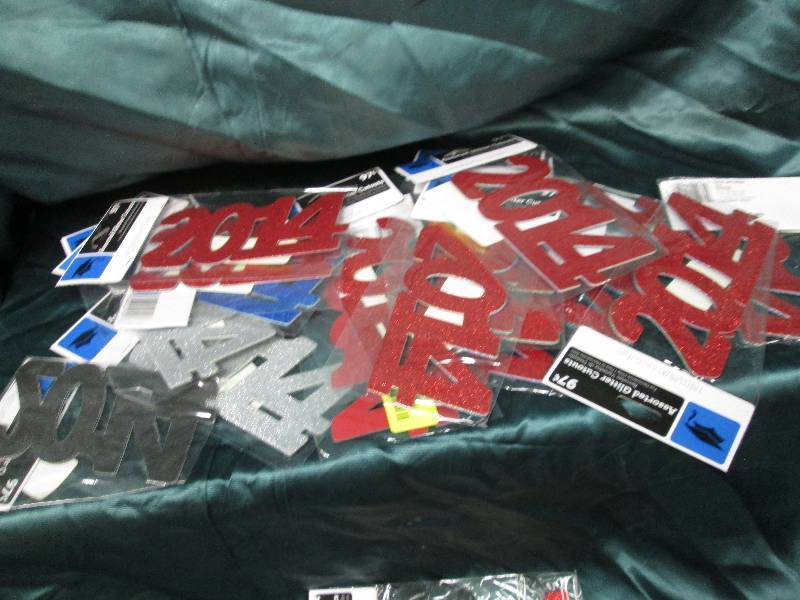 lot 28 image: Large lot of assorted 2014 glitter ...