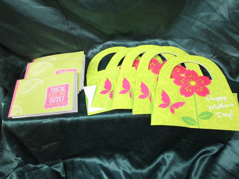 lot 44 image: Lot of 3 soft photo albums- Kids Ar...