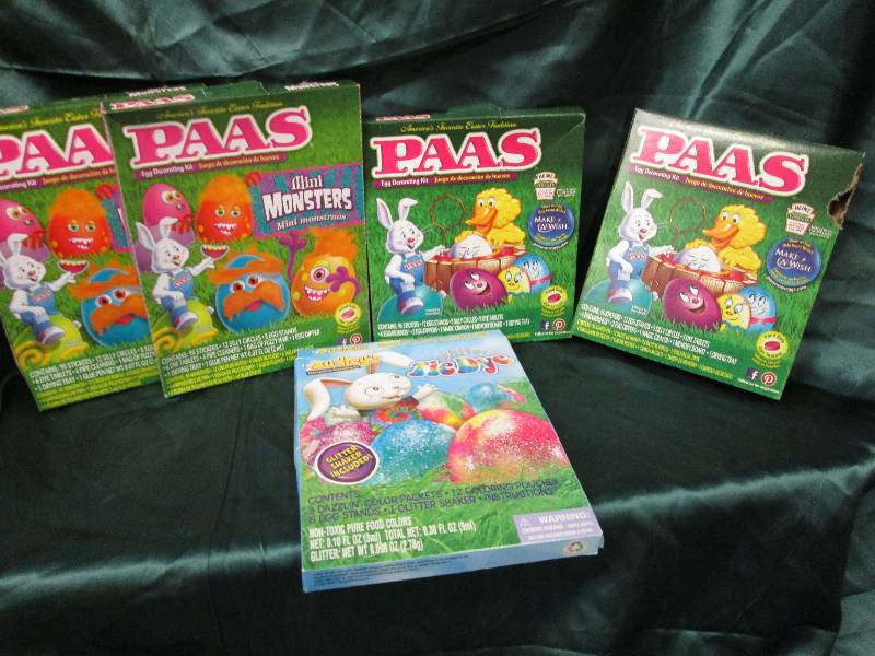 lot 52 image: Lot of 5 assorted Easter decorating...