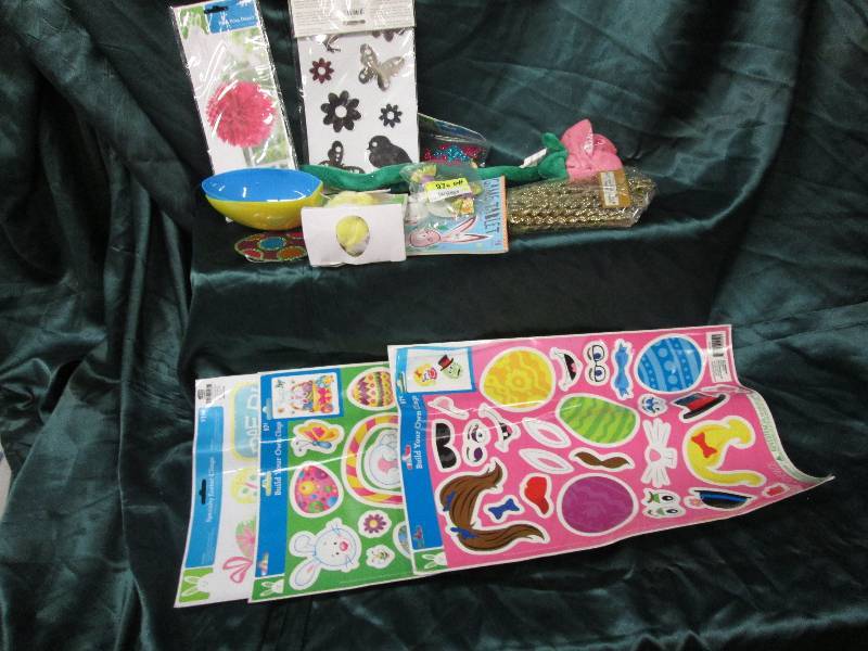 lot 55 image: 3 pks Easter Clings, Palm Pet, Game...