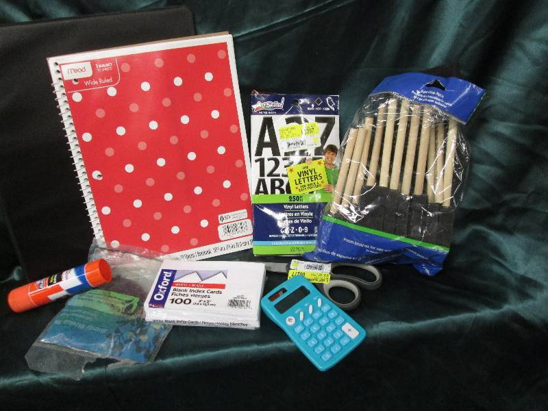 lot 63 image: Pack foam paint brushes, notebook, ...
