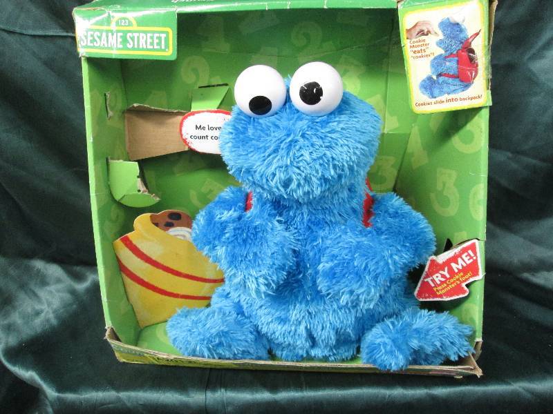 lot 74 image: Sesame Street Cookie Monster- no co...