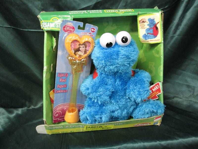 lot 75 image: Sesame Street Cookie Monster- no co...