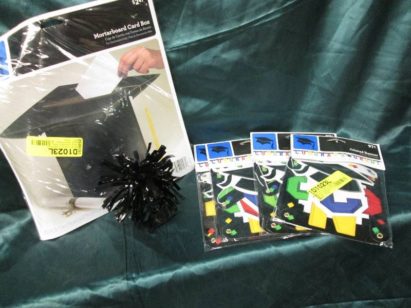 lot 93 image: Lot of 4 Jointed Congratulations Gr...