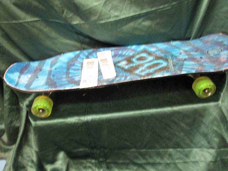 lot 103 image: Skateboard...