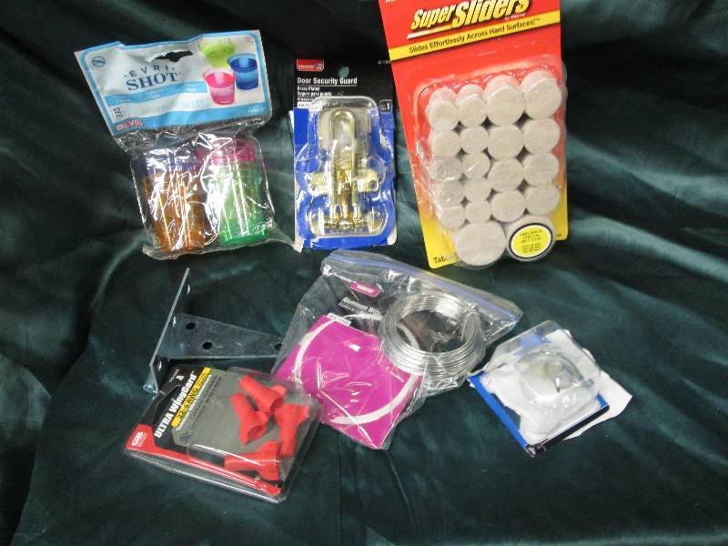 lot 133 image: 12 pc plastic shot glasses, Supersl...