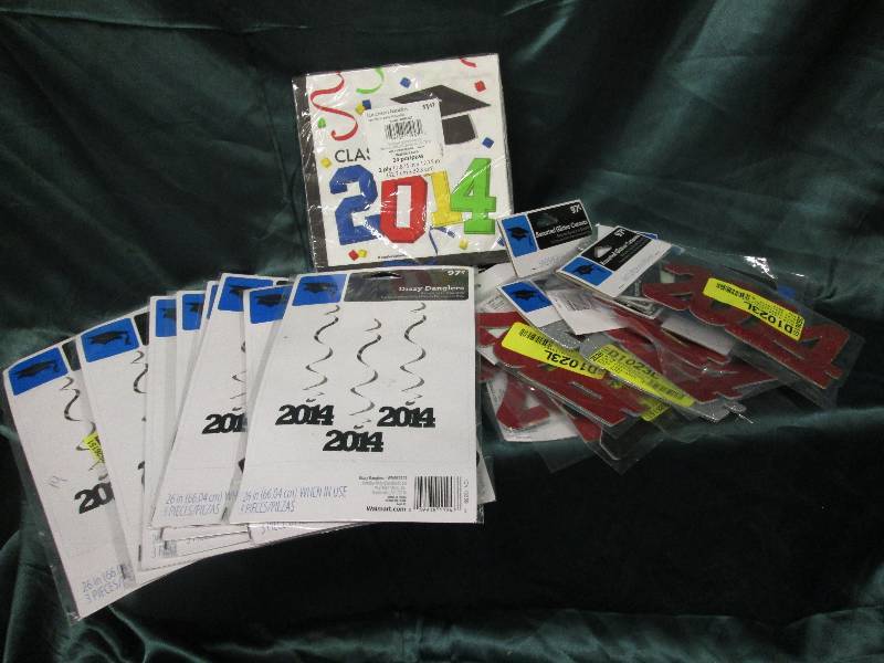 lot 157 image: Lot of 8  2014 Dizzy Danglers deco...