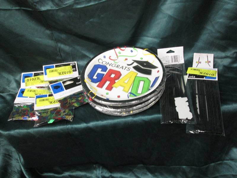 lot 159 image: 5 pks graduation confetti, 3 pks lu...