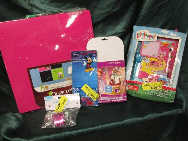 lot 185 image: Pink magnetic dry erase board, hair...