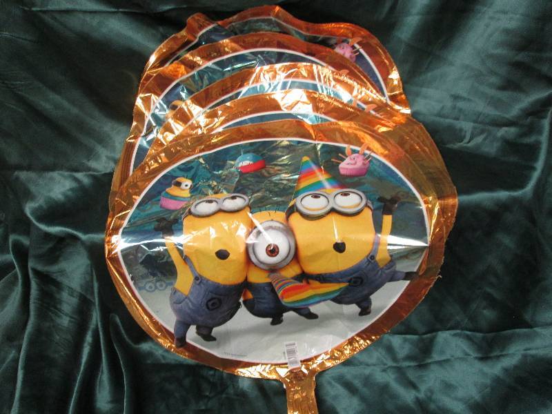 lot 201 image: Lot of 5 Minion party mylar balloon...