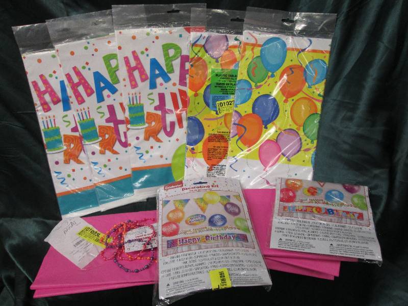 lot 208 image: Lot of 7 birthday plastic table cov...