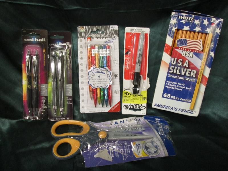 lot 211 image: Pens, pencils, mechanical pencils, ...