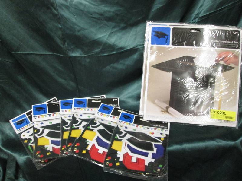 lot 230 image: Lot of 6 jointed Congrats Grad  b...