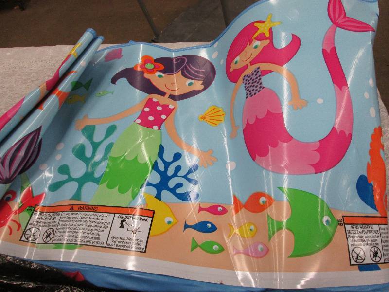 lot 241 image: Mermaid themed kiddie pool- no box...