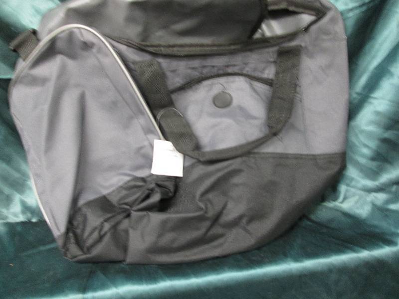 lot 253 image: Protg 18 inch greyblack sports...
