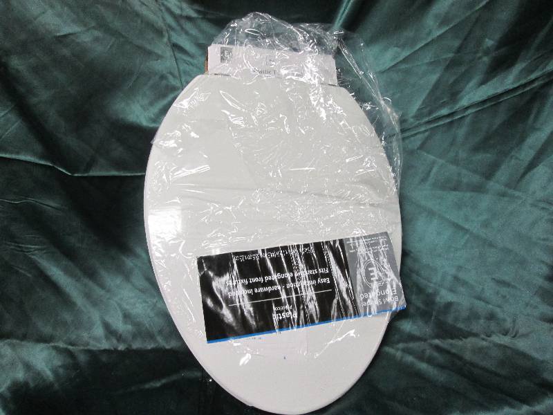 lot 290 image: Mainstays Elongated Plastic toilet ...