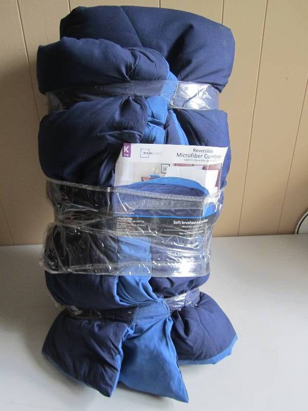 lot 3 image: reversible microfiber comforter kin...