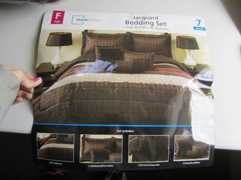 lot 8 image: jacquard bedding set full size new ...